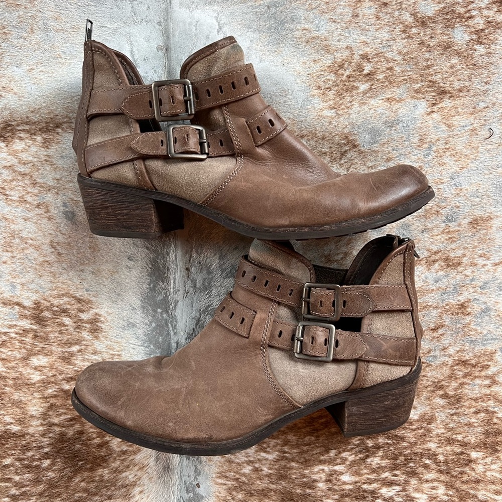 Ugg Patsy Taupe Leather Suede Round Toe Ankle Boo… - image 1